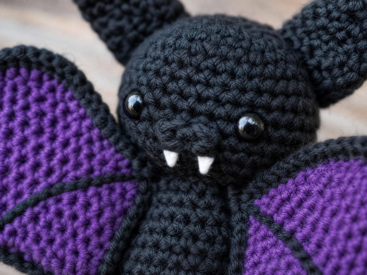 Bat Crochet Pattern | Amigurumi Bat PDF | Beginner Friendly | Halloween Decor | Instant Download , English Dutch